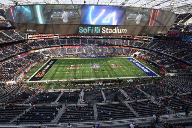 Super Bowl 2022: Fans in high spirits despite sweltering in security lines  - National