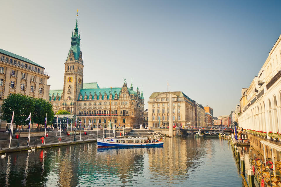 <b>Platz 2: Hamburg</b> <br> <br> Eine besonders hohe Lebensqualität und steigende Bevölkerungszahlen bescheren der Hansestadt Hamburg und ihren über 1,8 Millionen Einwohnern Platz 2 im DekaBank-Ranking. (Bild: thinkstock)