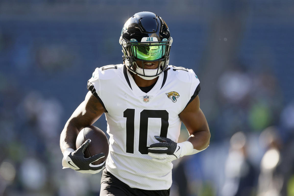 Jaguars trade WR Shenault to Panthers for 2023 draft pick