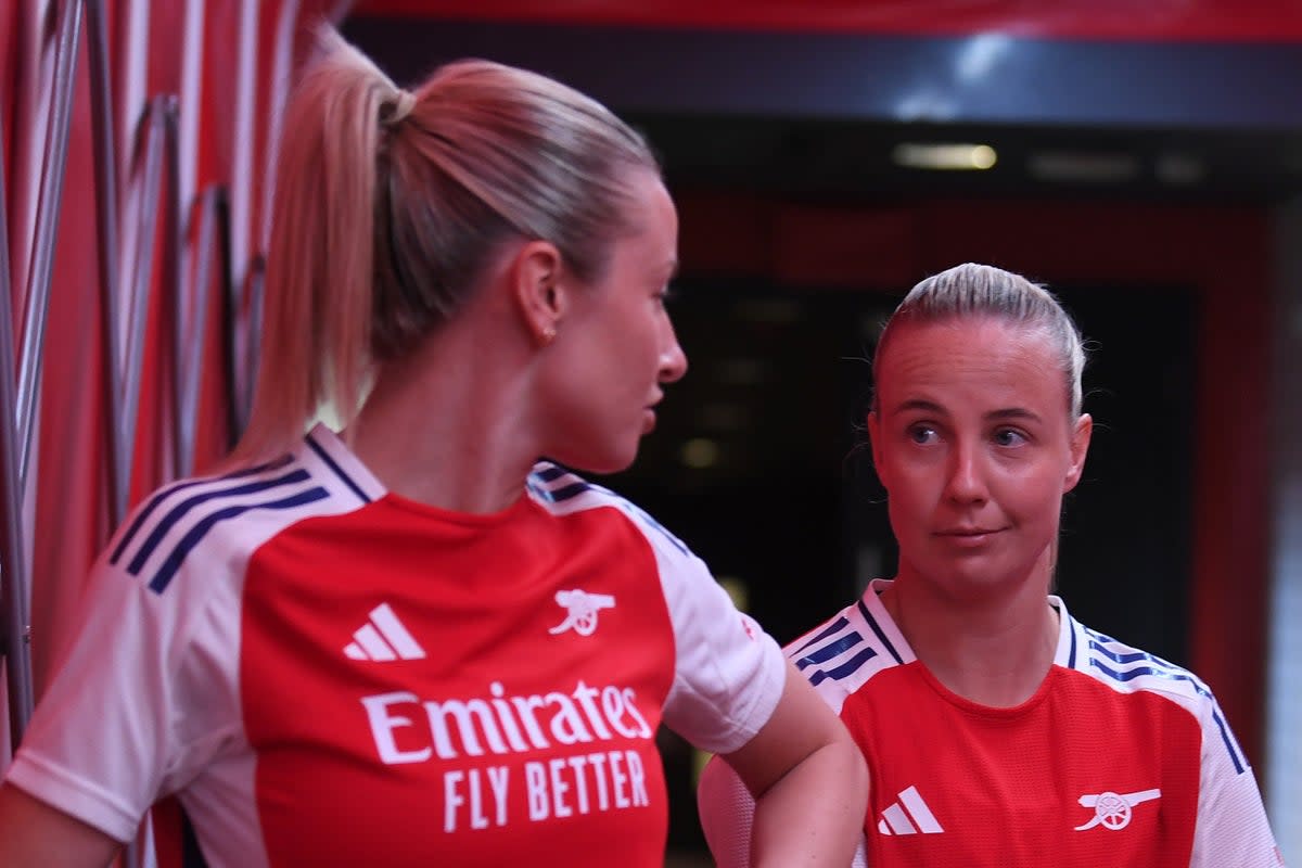 Staying put: Leah Williamson and Beth Mead (Arsenal FC)