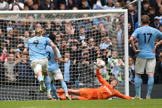 Ilkay Gundogan misses a penalty against Leeds