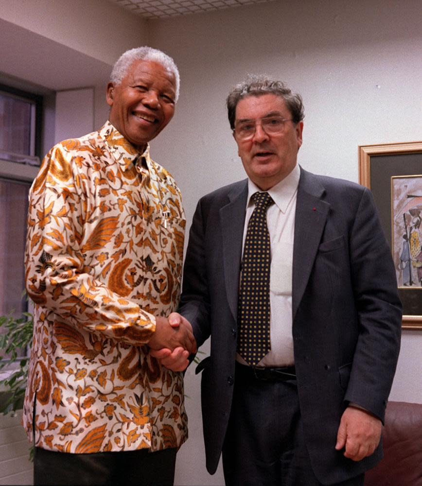 John Hume and Nelson Mandela in 2000.