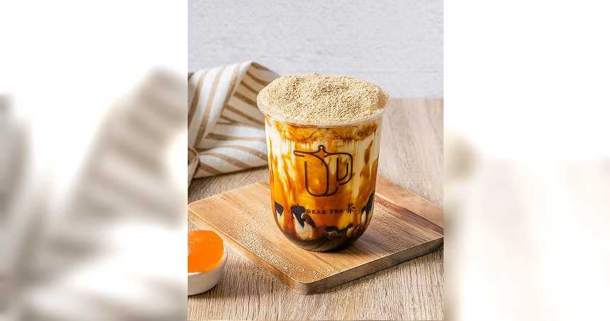 「金沙奶皇麵麵茶鮮奶」是新推的秋冬飲品，用金沙奶蓋結合傳統麵茶。（圖／迪茶提供）
