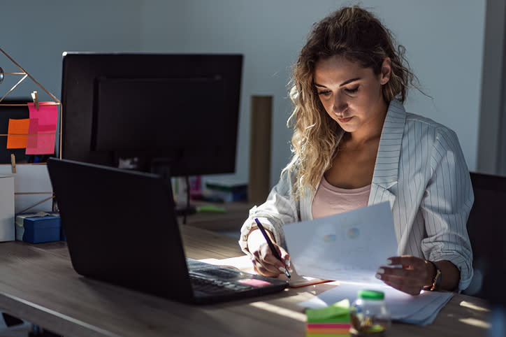 A financial advisor working on an estate plan for a client in Virginia. 