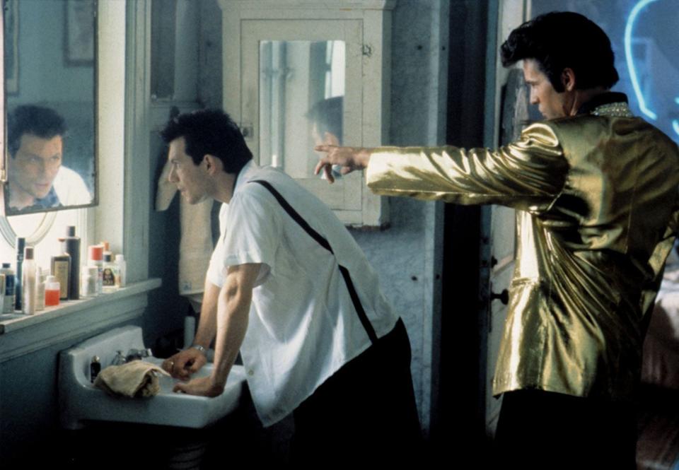 Val Kilmer as Elvis Presley pointing at Christian Slater