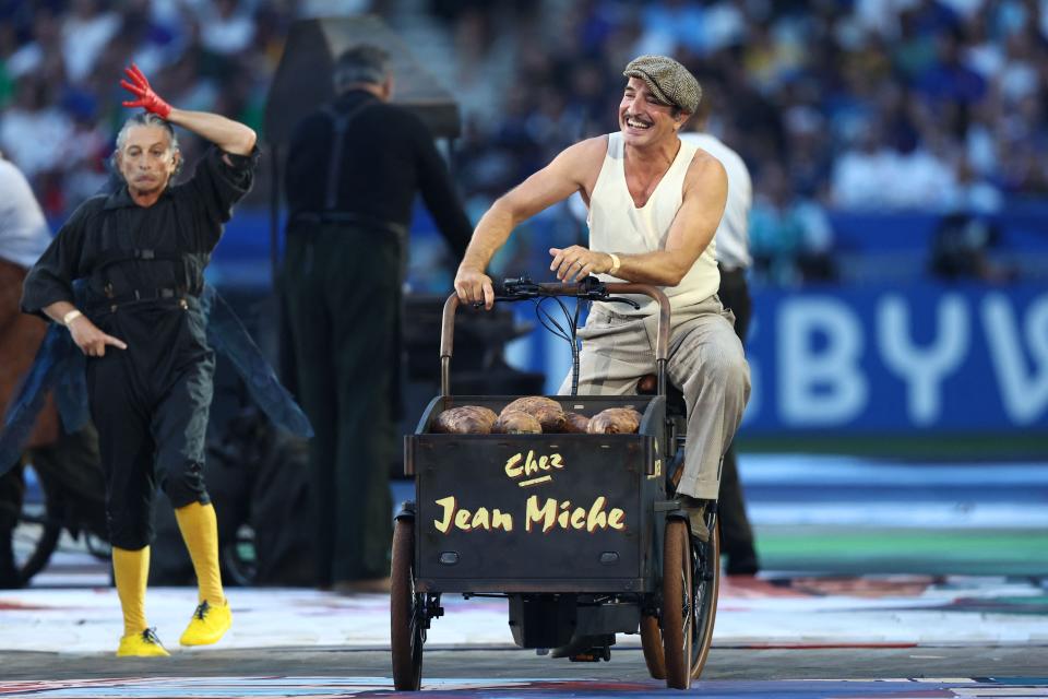 French actor Jean Dujardin takes part in the opening ceremony... beside a chicken (AFP via Getty Images)