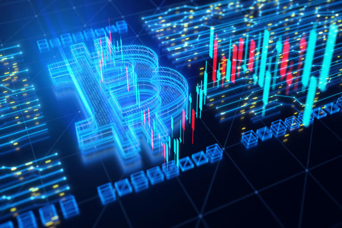 Bitcoin y gráfico comercial en el fondo del circuito digital.