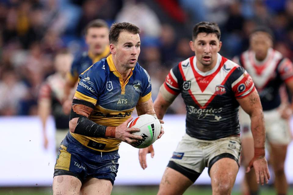 SYDNEY, AUSTRALIA - AUGUST 16: Clint Gutherson of the Eels runs the ball during the round 24 NRL match between Sydney Roosters and Parramatta Eels at Allianz Stadium, on August 16, 2024, in Sydney, Australia. (Photo by Brendon Thorne/Getty Images)