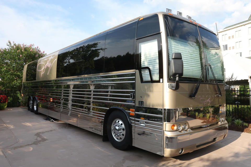 Parton's bus from the exterior. (Curtis Hilbun / The Dollywood Company)