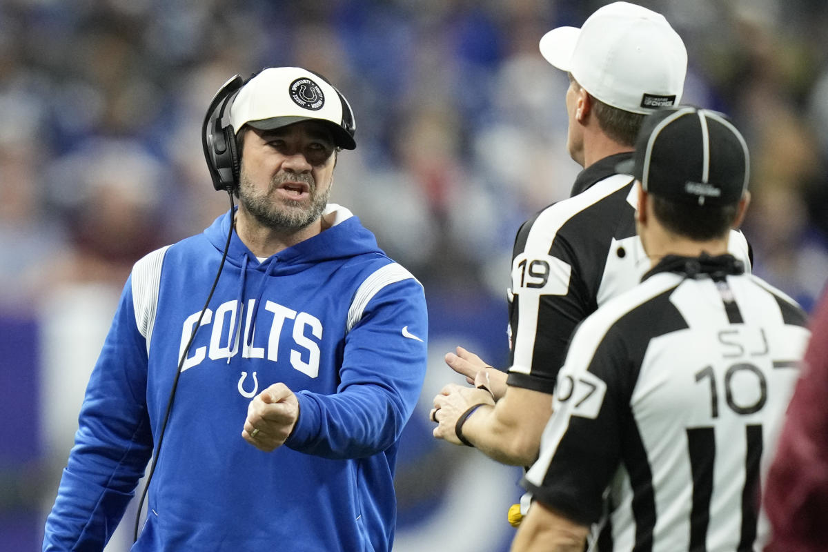 Indianapolis Colts center Jeff Saturday (63) works out before their game on  Thursday, December 22, 2011, in Indianapolis, Indiana. (Photo by Sam  Riche/MCT/Sipa USA Stock Photo - Alamy