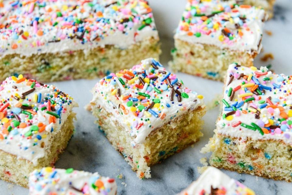 confetti snack cake