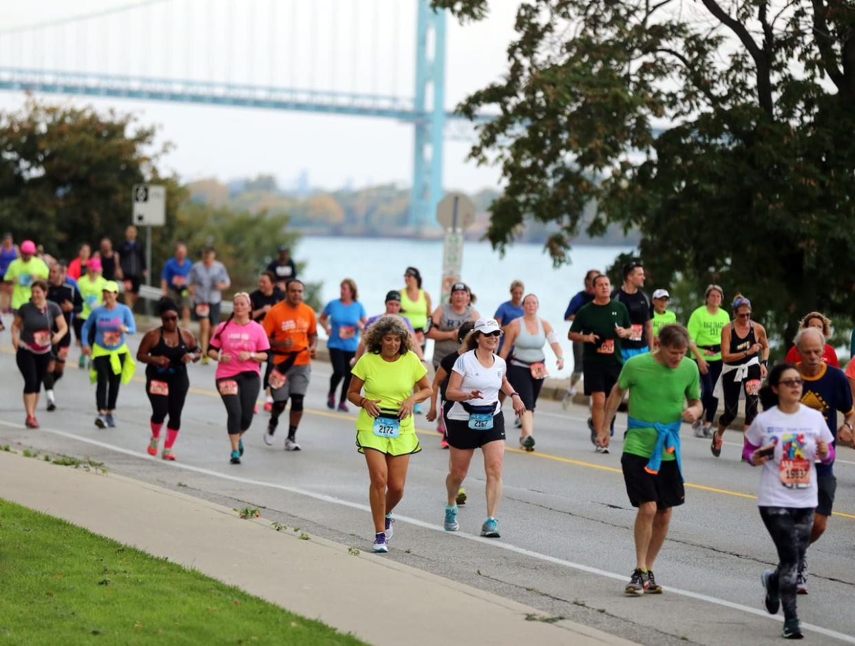 Runners make their way along Riverside Drive in Windsor, Ont., during the 39th annual Detroit Free Press/Talmer Bank Marathon in on Oct. 16, 2016.  (Regina H. Boone/Detroit Free Press - image credit)