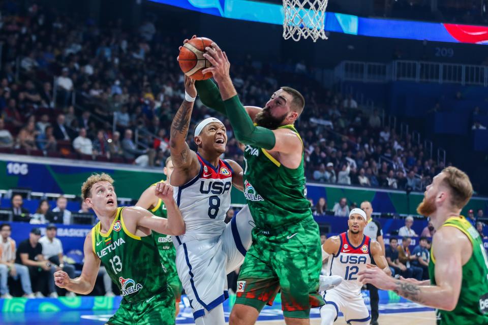 Lituania ya había expuesto los problemas de Estados Unidos para conseguir rebotes en el Mundial de Basquetbol. (Photo by Rouelle Umali/Xinhua via Getty Images)