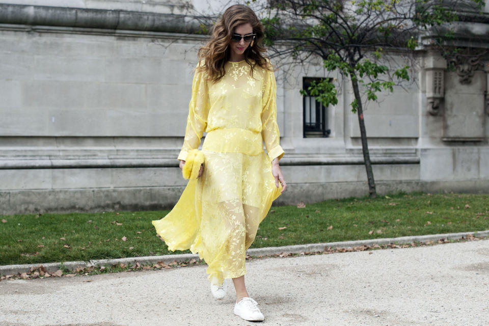 Yellow dress street style