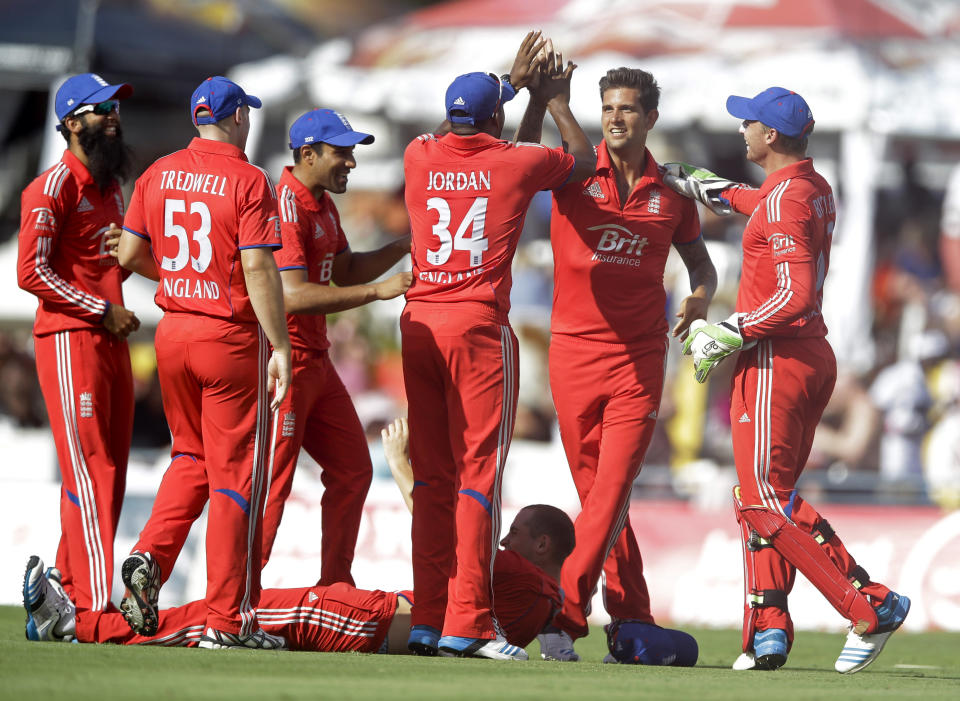 England's Jade Dernbach, second from right, celebrates with teammates after dismissing West Indies' Dwayne Smith during their third T20 International cricket match at the Kensington Oval in Bridgetown, Barbados, Thursday, March 13, 2014. (AP Photo/Ricardo Mazalan)