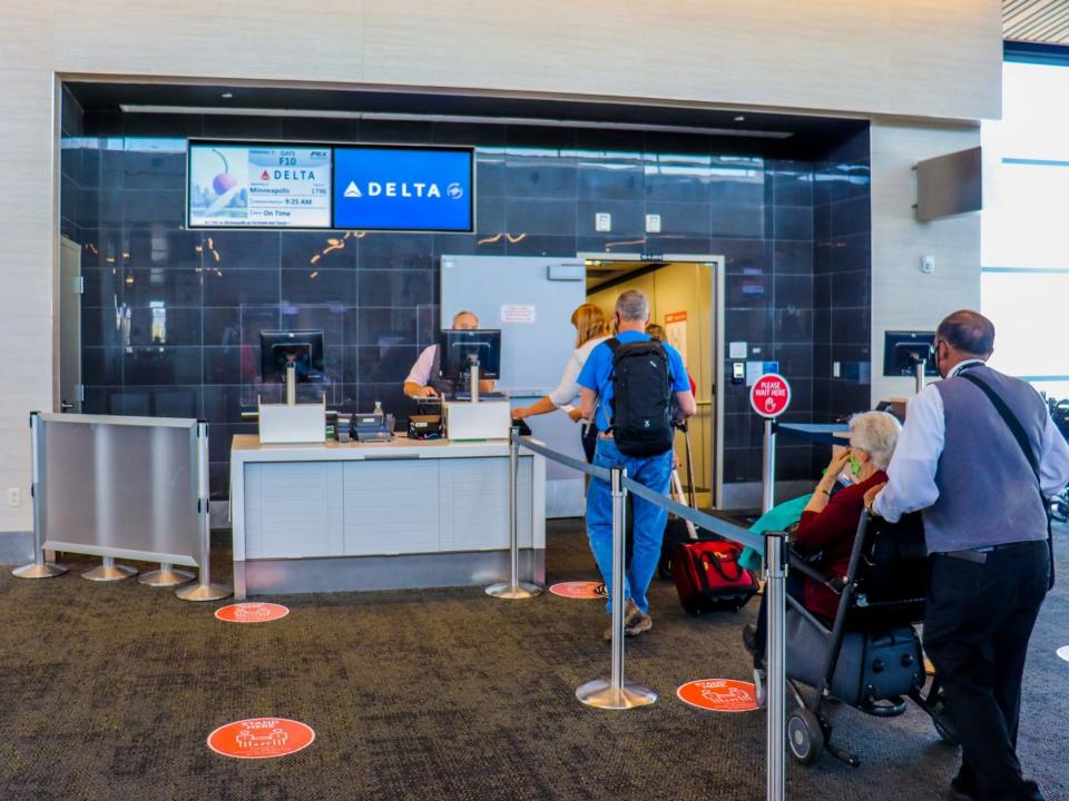 Flying Delta Air Lines During Pandemic Post-Middle Seat Block Ended 2021