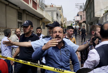 Locals protest against officials asking them to resign as they argue with police about their security concerns after two rockets hit the Turkish town of Kilis near the Syrian border, Turkey, April 24, 2016. REUTERS/Umit Bektas