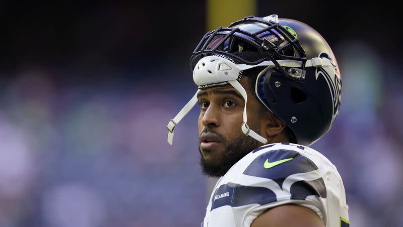 Bobby Wagner, who played his first 10 NFL seasons with the Seattle Seahawks, re-signed with the team on Saturday after spending last season with the Los Angeles Rams.