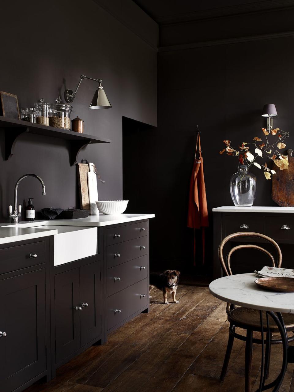 Country kitchens ideas: Smart dark styles