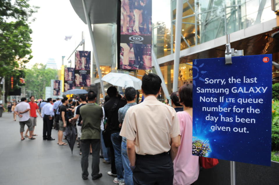 Overwhelming demand for the newly-launched Samsung GALAXY Note II LTE at M1 Paragon