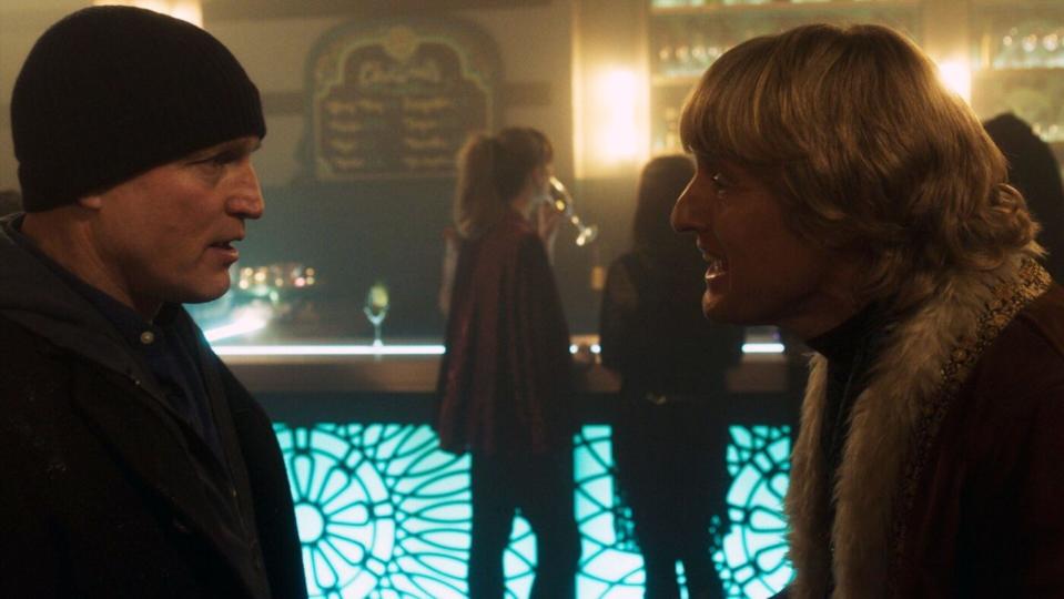 Woody Harrelson and Owen Wilson film a scene live in a bar in "Lost in London: