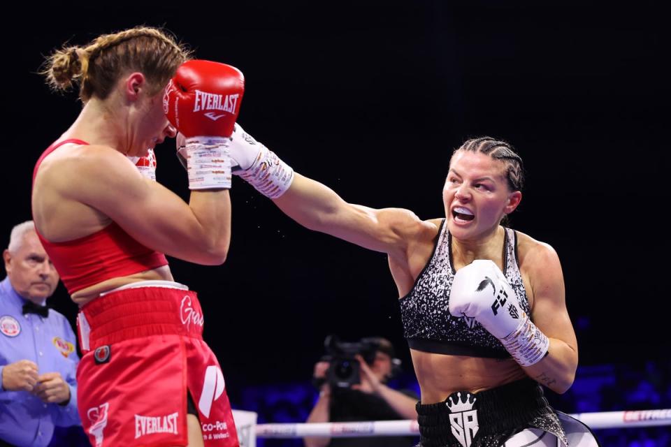 Terri Harper attempts to evade the punch from Sandy Ryan (Getty Images)