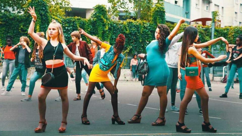 Girls dancing in Netflix film Cuties 