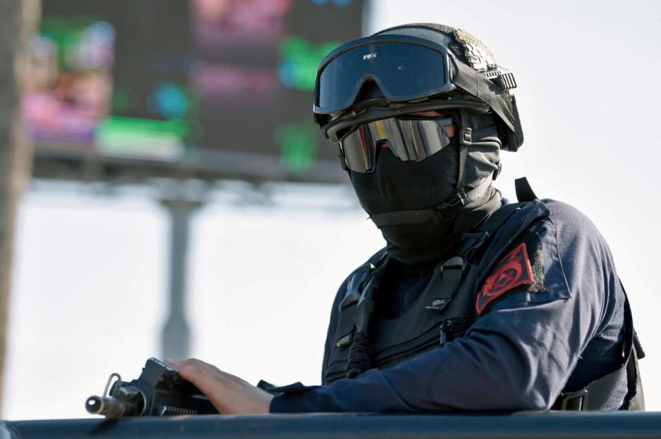 Un policía hace guardia en el estado de Sinaloa, México (Foto: Alfredo Estrella / AFP a través de Getty Images).  