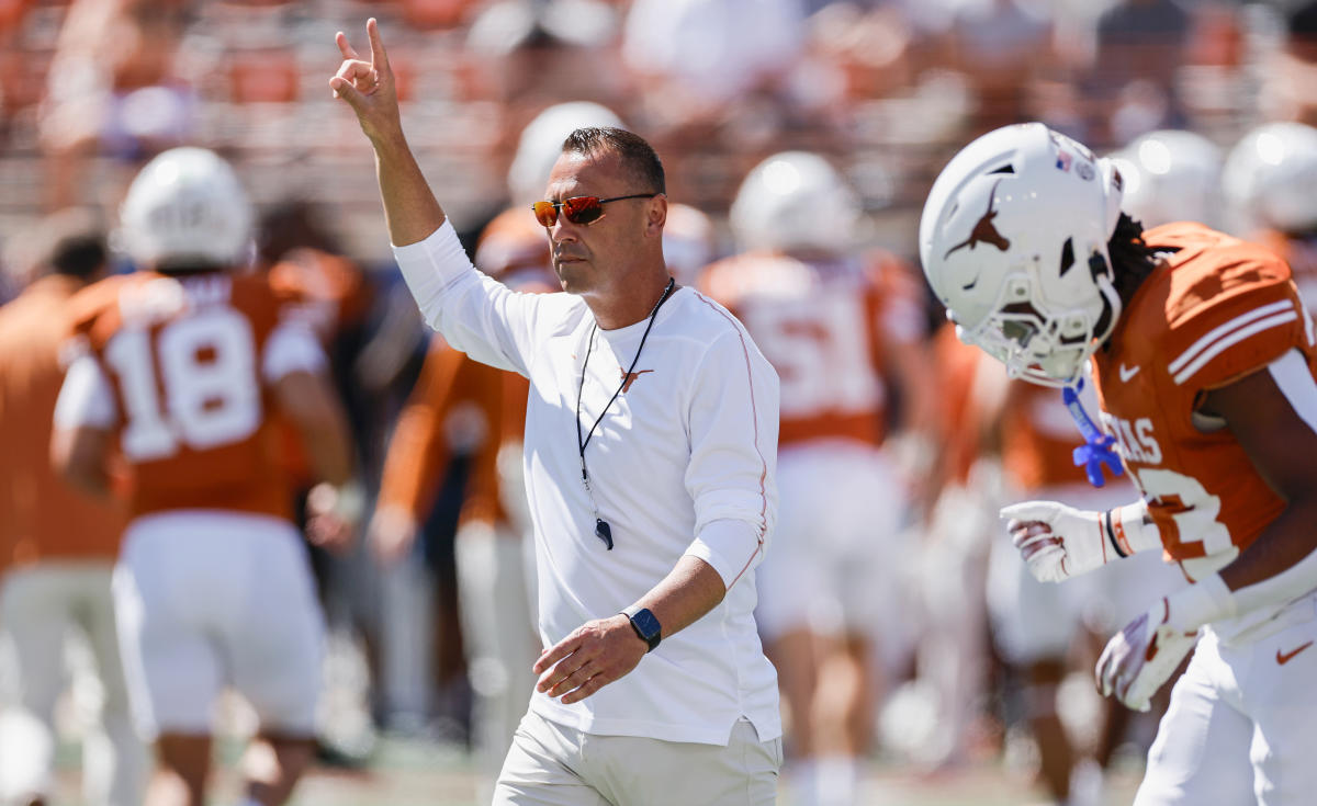 AP Top 25: Texas reclaims top spot as top five shakes up after losses at Alabama and Tennessee