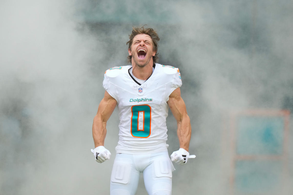 Dolphins re-signing WR Braxton Berrios - Yahoo Sports