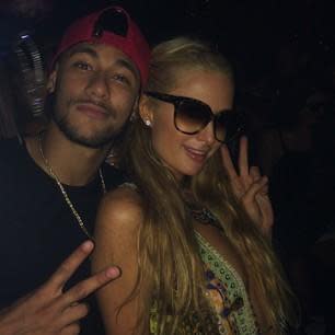 Ibiza es el centro de la fiesta. Paris Hilton y Neymar lo quisieron compartir. Fuente: Instagram