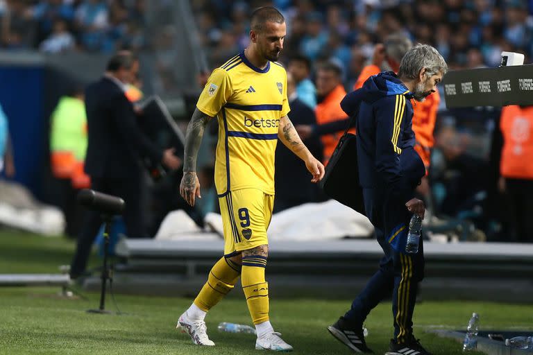 Una preocupación para Boca: Benedetto salió muy pronto y corre riesgo su participación en la final de la Copa Libertadores