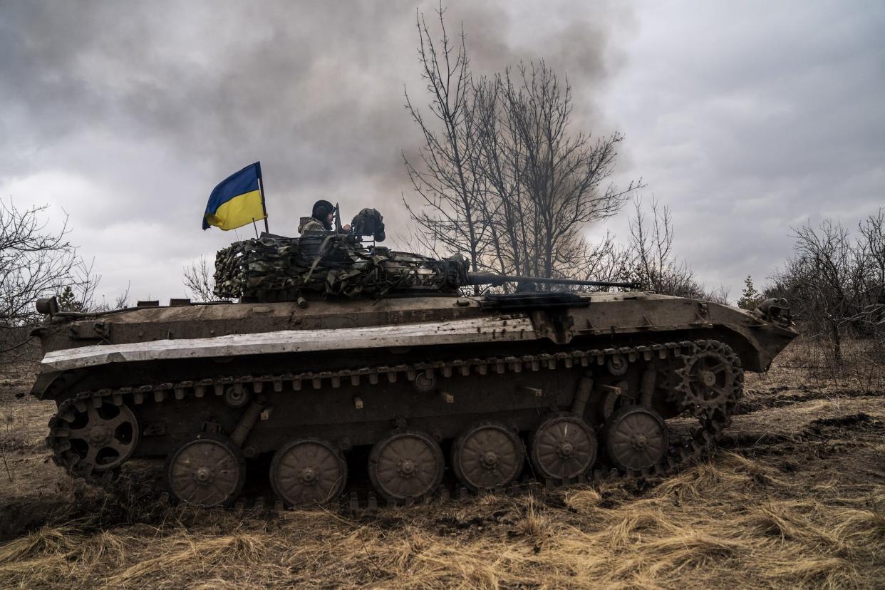 Ukrainische Truppen auf einem Schützenpanzer BWP bereiten sich am 17. März in der ukrainischen Oblast Donezk auf den Kampf bei Lyman vor. - Copyright: Jose Colon/Getty Images