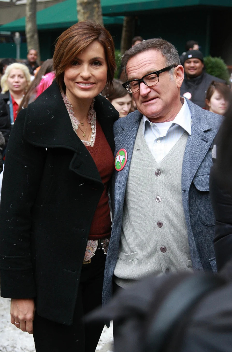 Mariska Hargitay and Robin Williams on location in Bryant Park for 