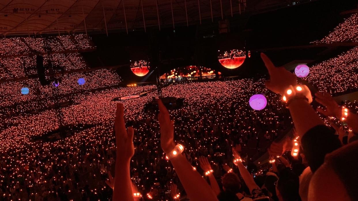 A picture of the crowd at Malaysia's Bukit Jalil National Stadium during the Coldplay concert.
