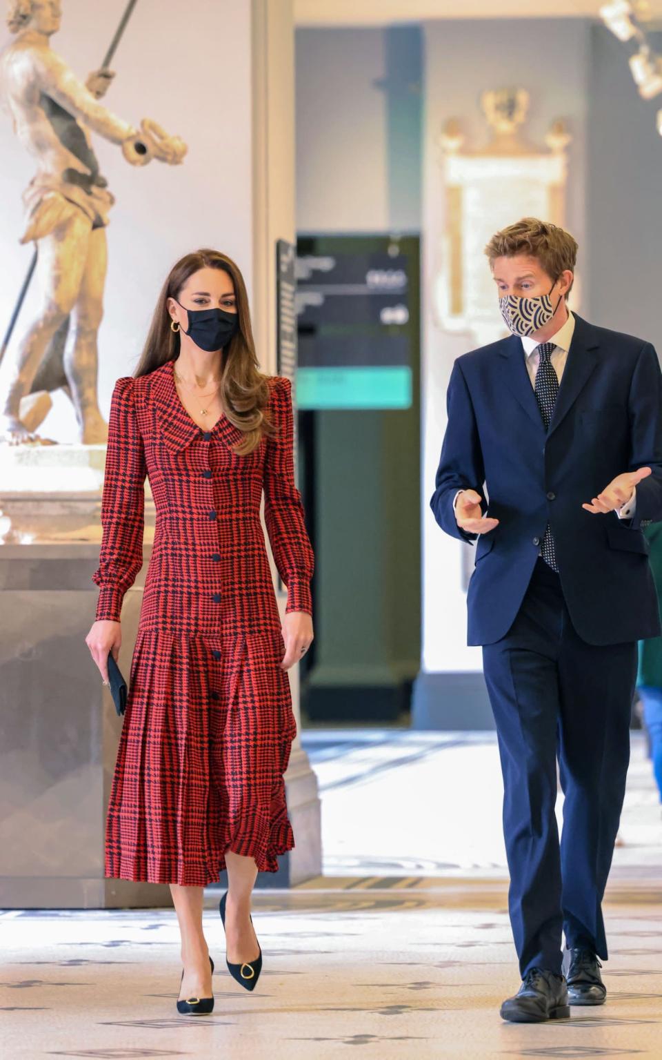 A red houndstooth midi dress was worn by Kate during her visit to The V&amp;A in 2021 - WPA Pool