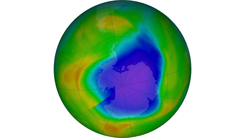 En esta imagen de la NASA, el azul y el morado muestran el agujero en la capa protectora de ozono de la Tierra sobre la Antártida el 30 de octubre de 2023.