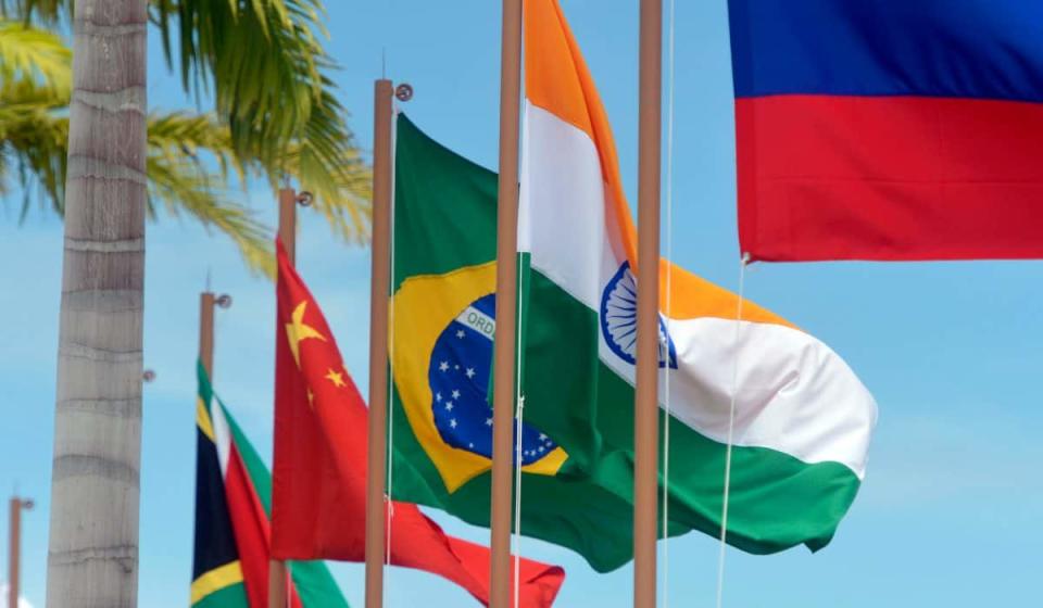 Banderas de los países miembros de los BRICS. Fuente: Cumbre BRICS en Flickr.