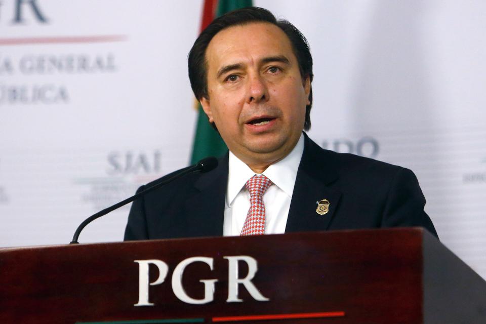 Senior Director of the Criminal Investigation Agency of the Mexican Attorney General's Office, Tomas Zeron de Lucio, speaks during a news conference at the Attorney General Office building in Mexico City, January 13, 2015. Mexican authorities announced new charges against the former mayor of Iguala, Jose Luis Abarca, who is imprisoned on suspicion of helping to plot the apparent massacre of 43 trainee teachers in September. REUTERS/Tomas Bravo (MEXICO - Tags: CIVIL UNREST CRIME LAW POLITICS)