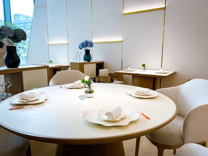 特製桌椅由Chef Alain與多位設計工藝家合作設計。徐力剛攝