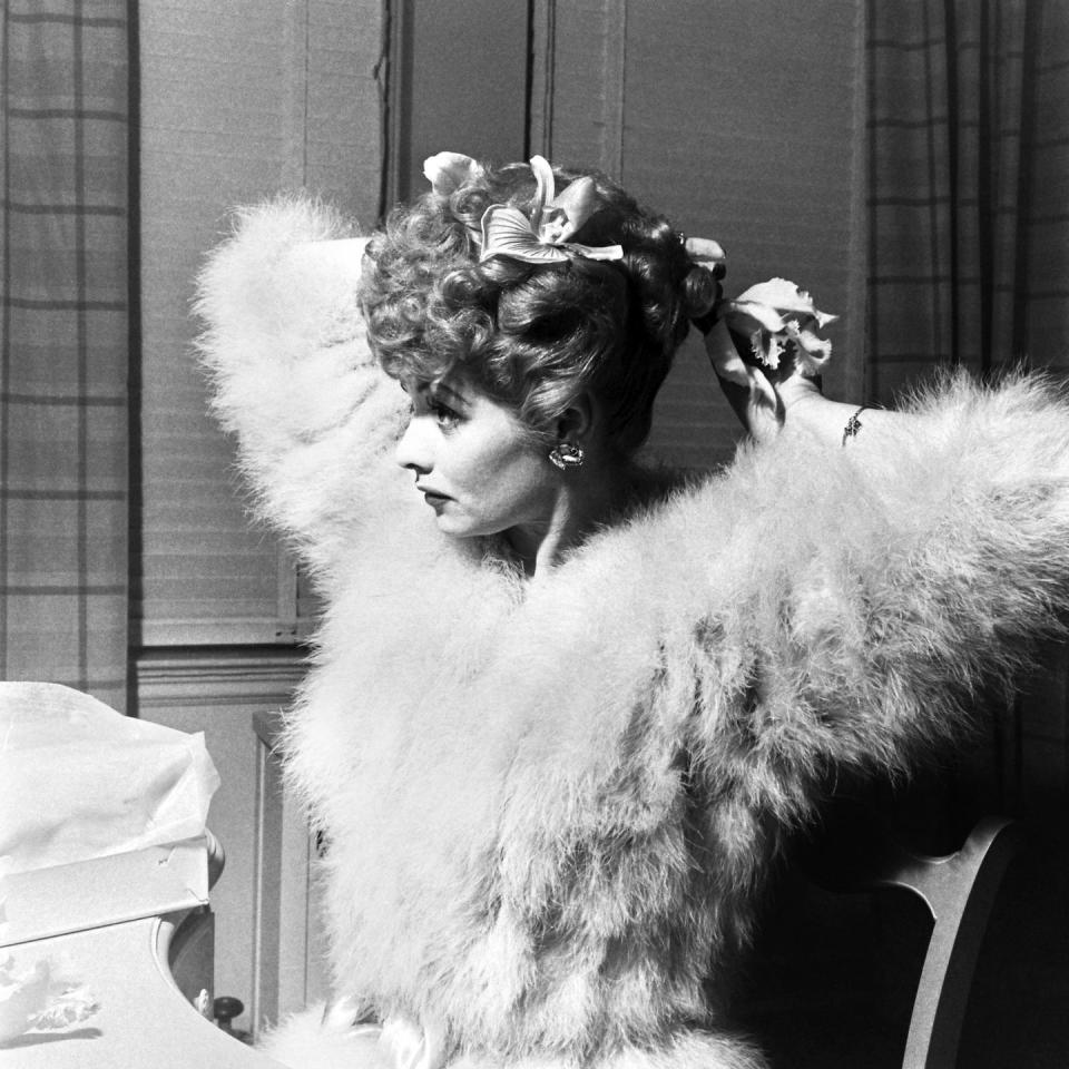 1944: Inserting orchids into her hair while getting ready to perform at Franklin D. Roosevelt's 60th birthday.