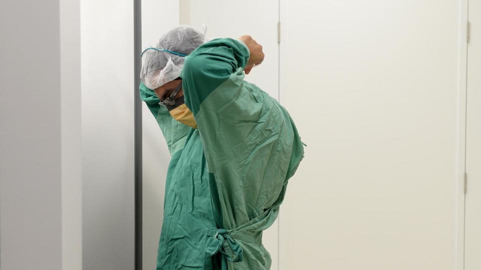 Surgeon prepares for theatre