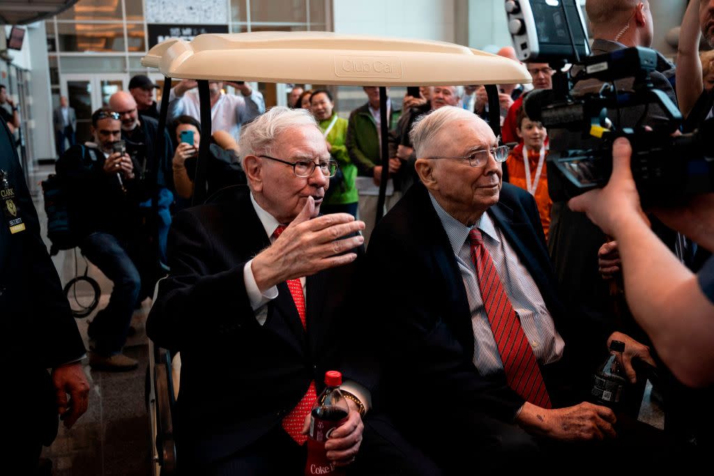 Warren Buffett (L), CEO of Berkshire Hathaway, and Vice Chairman Charlie Munger attend the 2019 annual shareholders meeting in Omaha, Nebraska, May 3, 2019. (Photo by Johannes EISELE / AFP) (Photo credit should read JOHANNES EISELE/AFP via Getty Images)