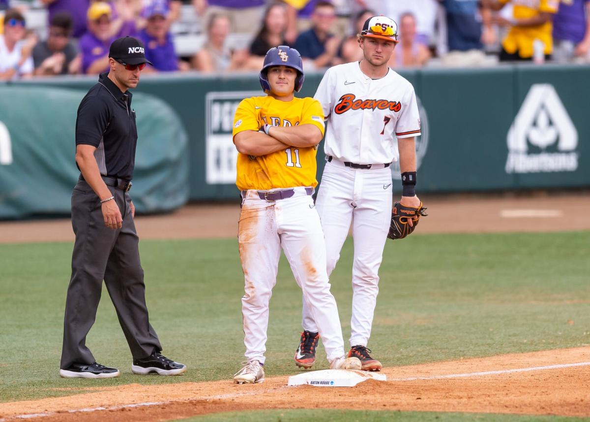 SUPER! Texas sweeps through Coral Gables regional in NCAA tournament to  advance to super regionals - On3