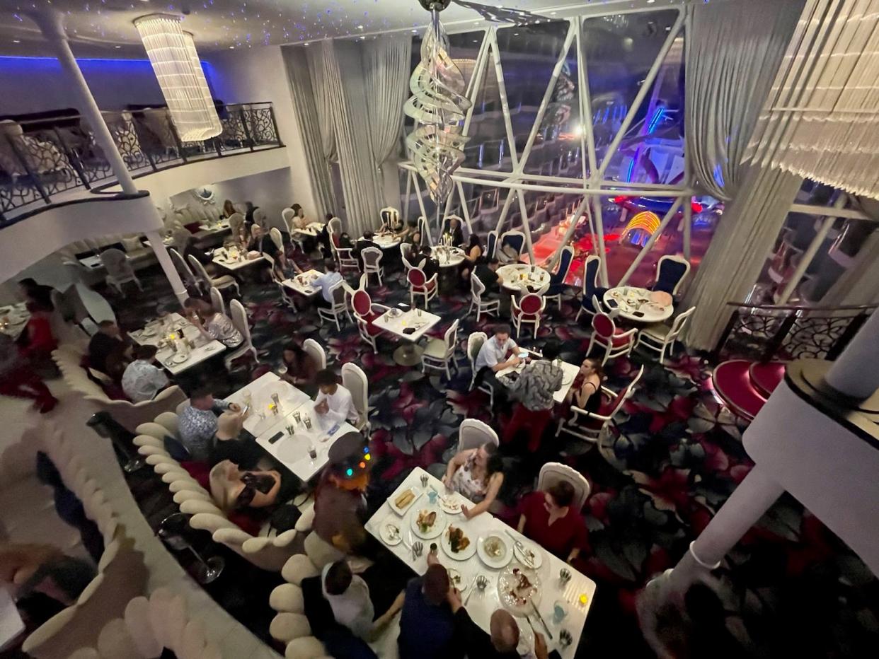 dining room on symphony of the seas cruise ship