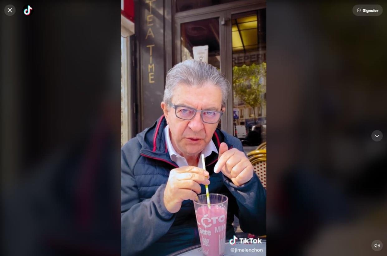 Le candidat à la présidentielle s'affiche sur la terrasse d'un café quelques heures avant son débat face au polémiste sur BFMTV. - Capture d'écran TikTok