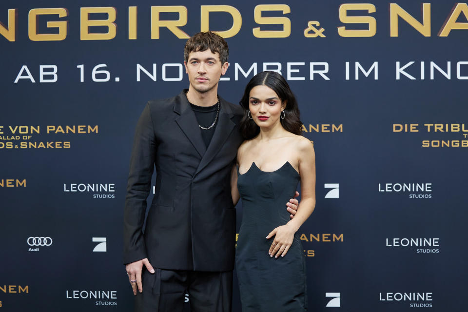 Tom and Rachel pose on the red carpet