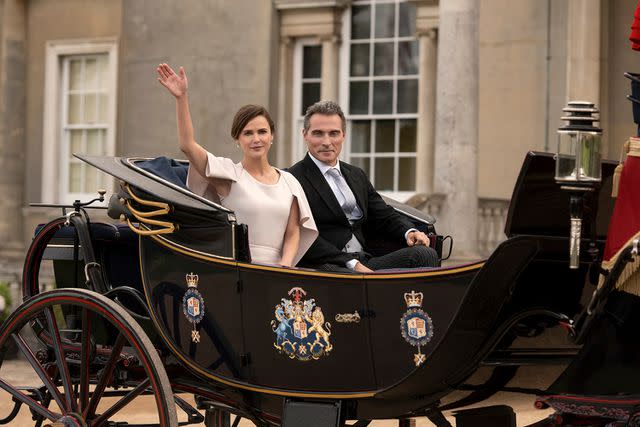 Alex Bailey/Netflix Keri Russell as Kate Wyler and Rufus Sewell as Hal Wyler in 'The Diplomat.'