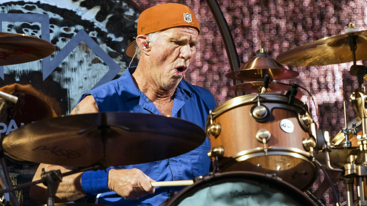  Chad Smith performing live in London, 2023 