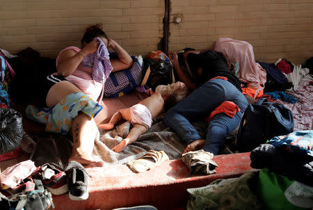 Honduran migrants take a break from traveling in a caravan during their journey to the U.S., in Matias Romero, Mexico April 3, 2018. REUTERS/Henry Romero